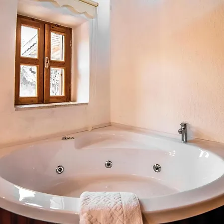 Villa Tek Katli Havuzu Korunakli Kinali (Aegean)
