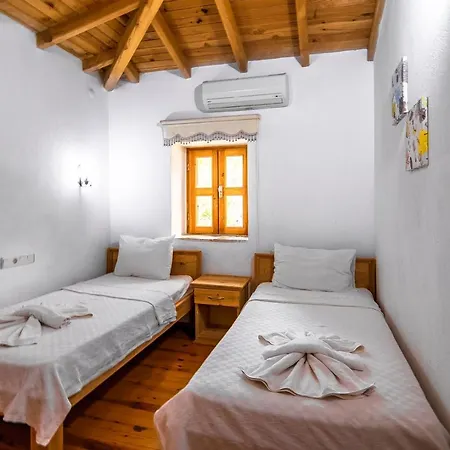 Tek Katli Havuzu Korunakli Villa Kinali (Aegean)