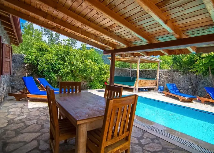 Tek Katli Havuzu Korunakli Villa Kinali (Aegean)