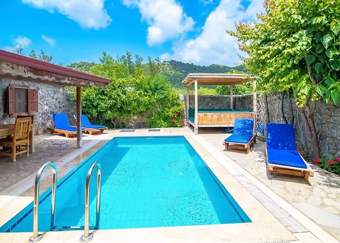 Tek Katli Havuzu Korunakli Villa Kinali (Aegean)