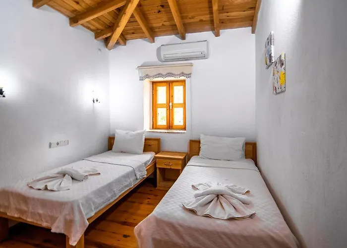 Tek Katli Havuzu Korunakli Villa Kinali (Aegean)