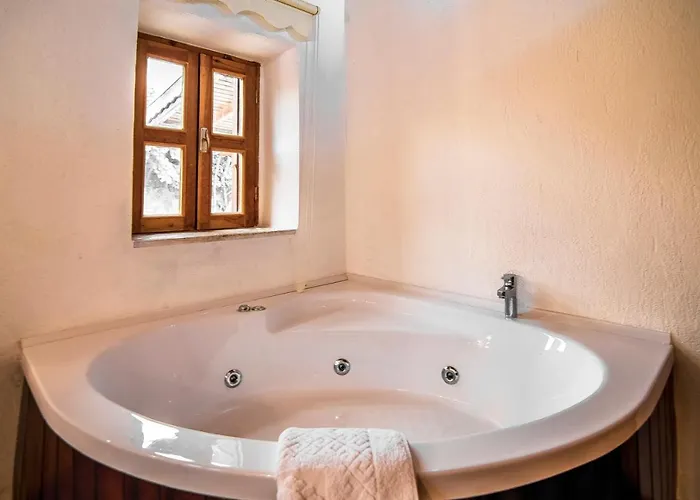 Villa Tek Katli Havuzu Korunakli Kinali (Aegean)
